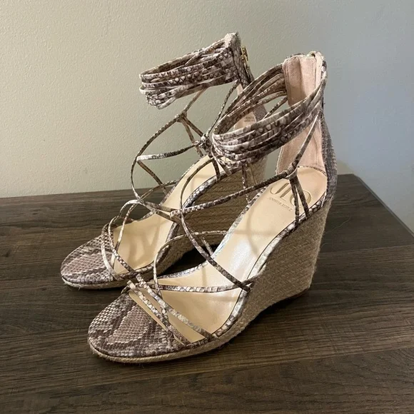 Jennifer Lopez Wedges - Picture 2 of 6